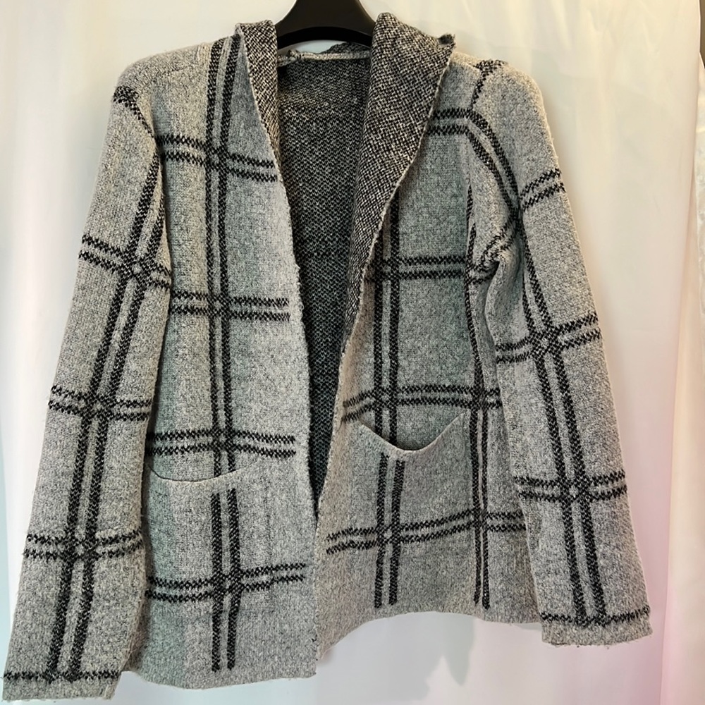 Knit hooded sweater, grey and black plaid pattern